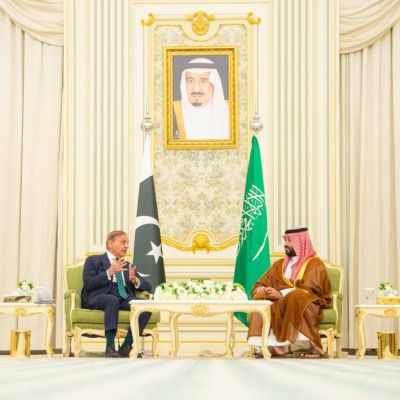 مباحثات استراتيجية واتفاق دفاع بين ولي العهد وباكستان