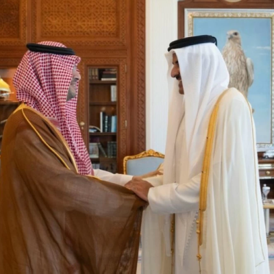 أمير قطر يستقبل الأمير تركي بن محمد ويبحثان العلاقات الثنائية