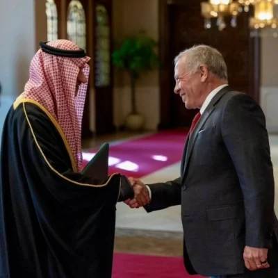 الأمير منصور بن خالد يقدم أوراق اعتماده لملك الأردن
