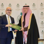 السعودية تسلم دفعة دعم مالي لفلسطين عبر سفيرها بالأردن