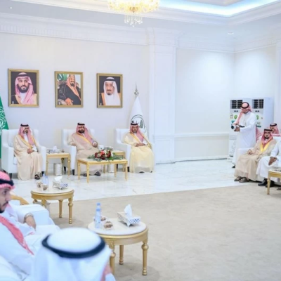 أمير جازان يسلم وثائق تملّك الوحدات السكنية بدعم ولي العهد