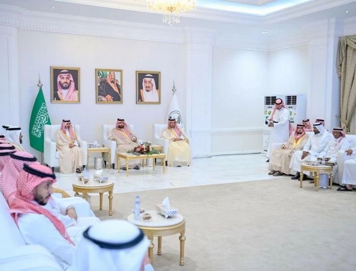 أمير جازان يسلم وثائق تملّك الوحدات السكنية بدعم ولي العهد