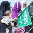 خادم الحرمين يوجه باستضافة العالقين الخليجيين في المملكة