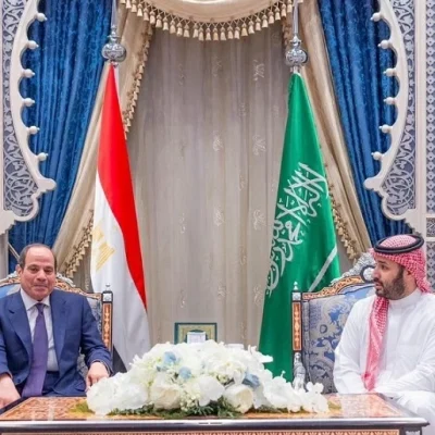 ولي العهد والرئيس المصري يبحثان التصعيد العسكري في المنطقة