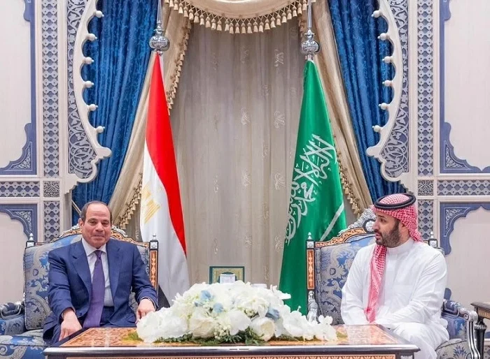 ولي العهد والرئيس المصري يبحثان التصعيد العسكري في المنطقة