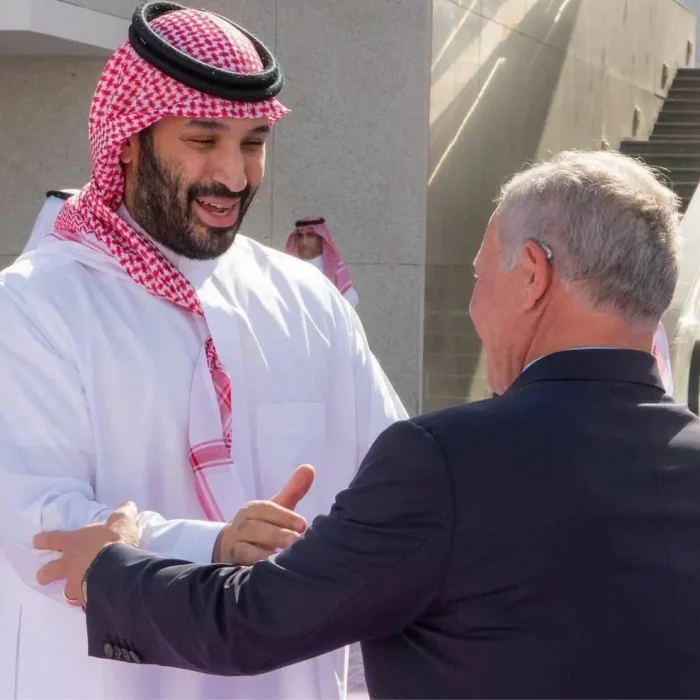 ملك الأردن يغادر جدة بعد زيارة رسمية وولي العهد يودعه