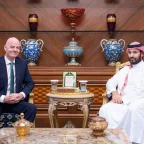 ولي العهد يلتقي رئيس الاتحاد الدولي لكرة القدم لبحث التعاون