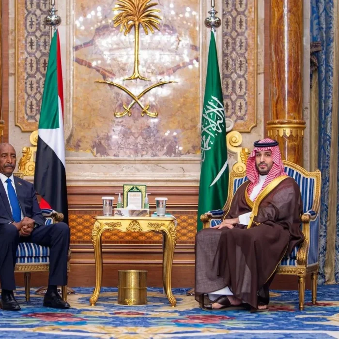 ولي العهد يلتقي رئيس مجلس السيادة السوداني بجدة