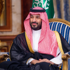 ولي العهد يتسلم تكريم الملك سلمان لدعمه جمعيات تحفيظ القرآن