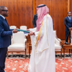 العلاقات السعودية البنينية: السفير البلوي يقدم أوراق اعتماده