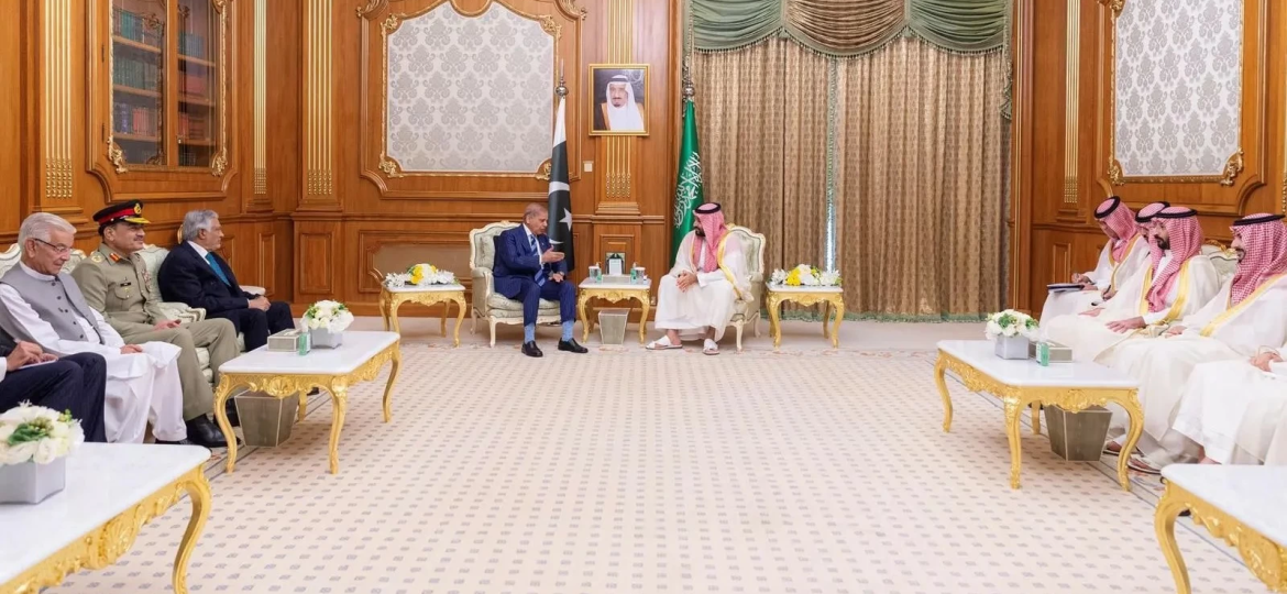ولي العهد يلتقي رئيس الوزراء الباكستاني في مكة المكرمة