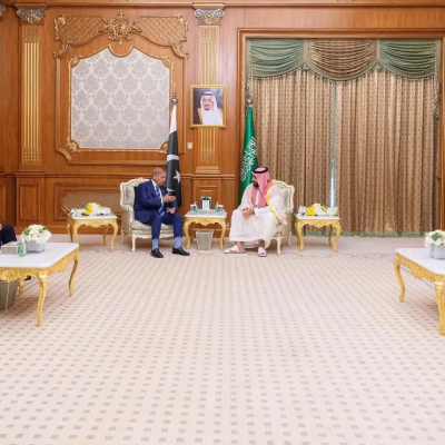 ولي العهد يلتقي رئيس الوزراء الباكستاني في مكة المكرمة