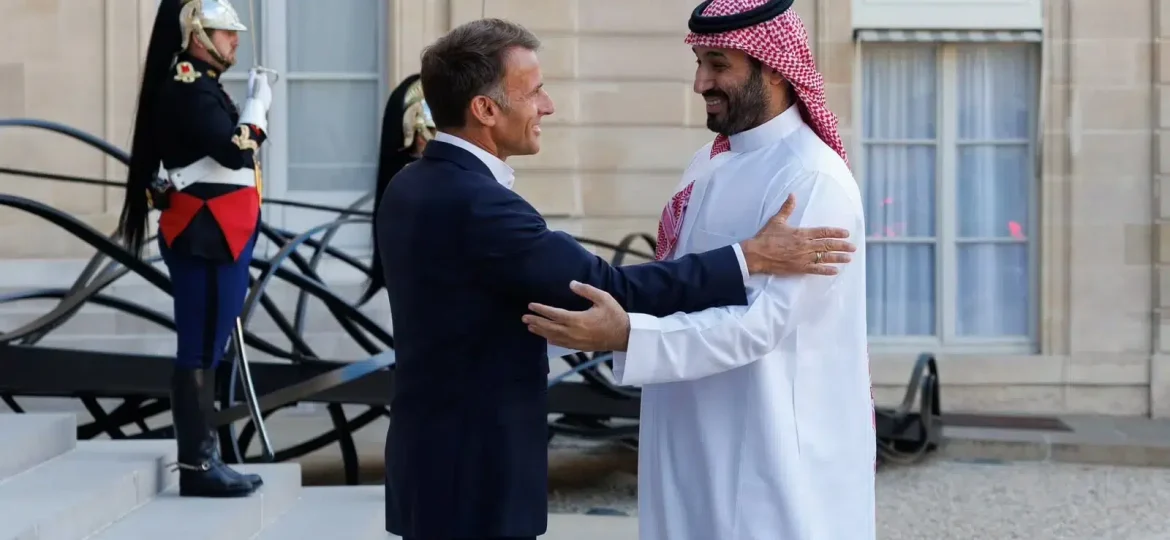 ماكرون: زيارة ولي العهد إلى فرنسا تعزز الشراكة الاستراتيجية