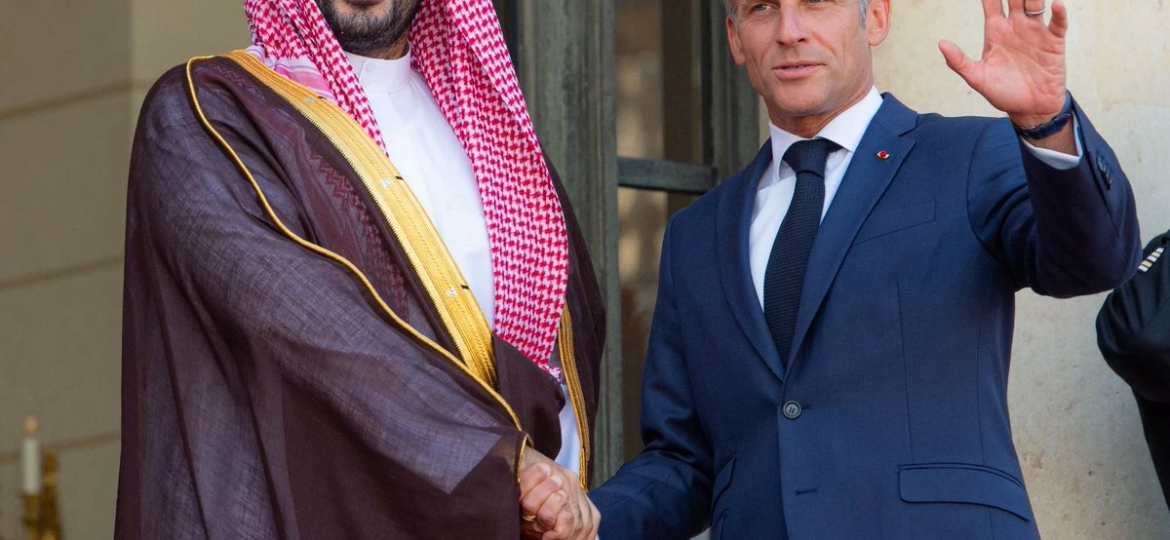 لقاء ولي العهد والرئيس الفرنسي: تعزيز الشراكة الإستراتيجية