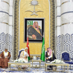 وصول سلطان عُمان إلى جدة: ولي العهد في مقدمة مستقبليه