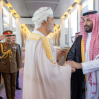 ولي العهد يودع سلطان عُمان بعد زيارة رسمية لمدينة جدة