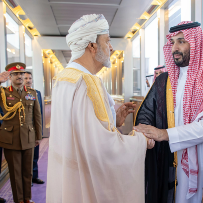 ولي العهد يودع سلطان عُمان بعد زيارة رسمية لمدينة جدة