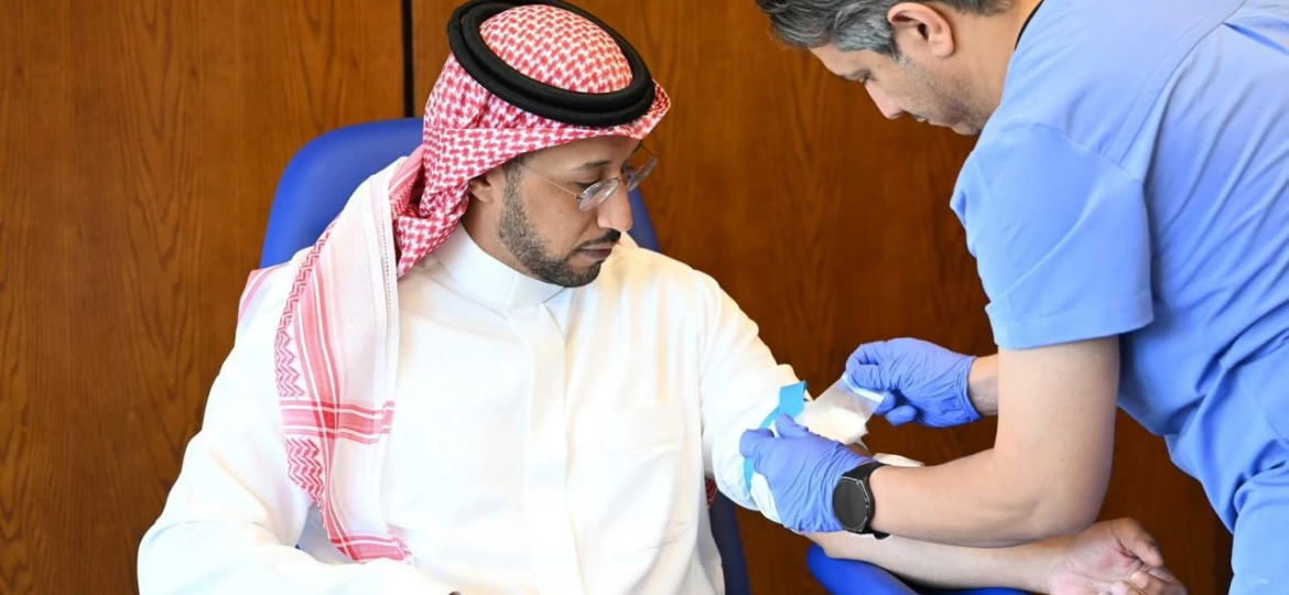 نائب أمير عسير يشارك في الحملة الوطنية للتبرع بالدم