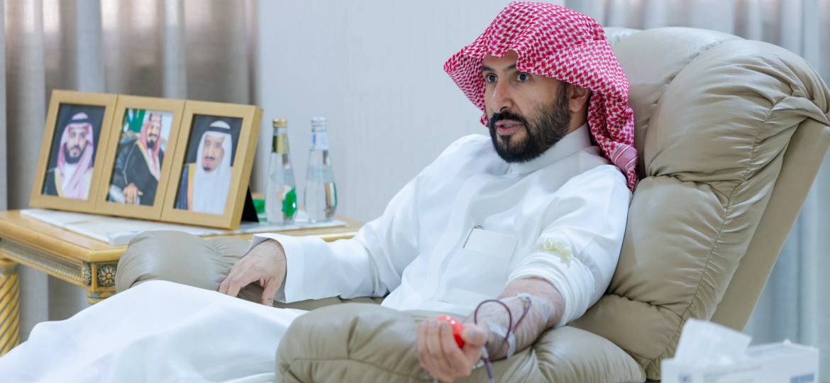 رئيس وأعضاء المجلس الأعلى للقضاء في حملة التبرع بالدم